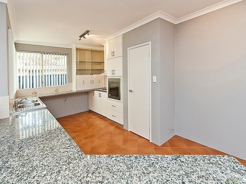 12 Griffith Way, Thornlie WA 6108