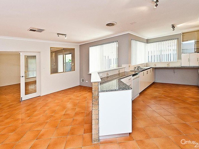 12 Griffith Way, Thornlie WA 6108