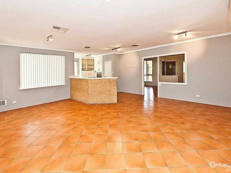 12 Griffith Way, Thornlie WA 6108