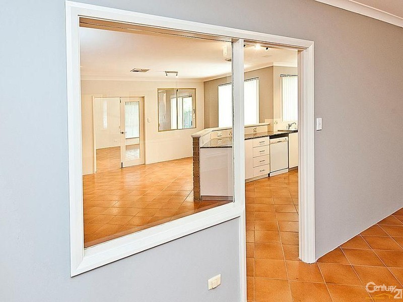 12 Griffith Way, Thornlie WA 6108