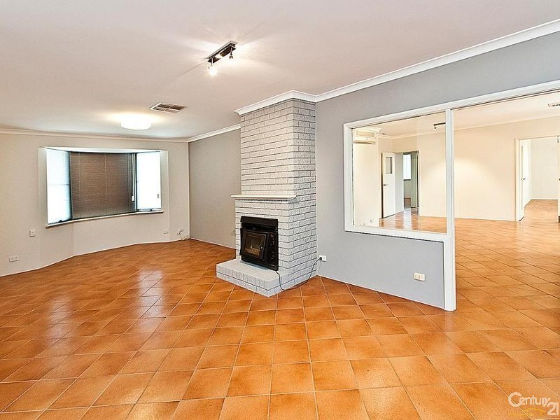 12 Griffith Way, Thornlie WA 6108