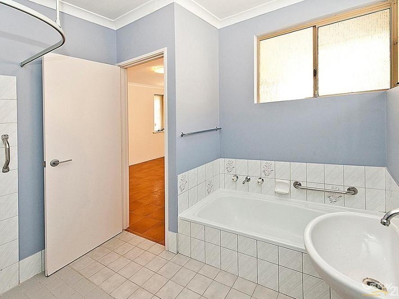 12 Griffith Way, Thornlie WA 6108