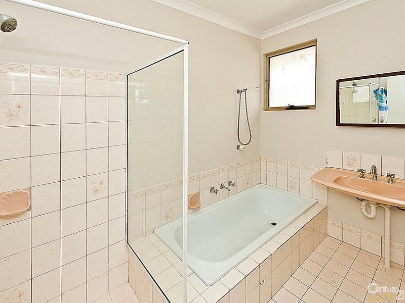 12 Griffith Way, Thornlie WA 6108