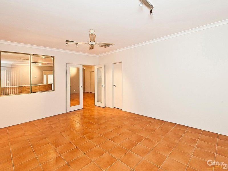 12 Griffith Way, Thornlie WA 6108