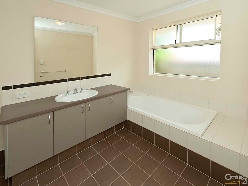 12a Griffith Way, Thornlie WA 6108