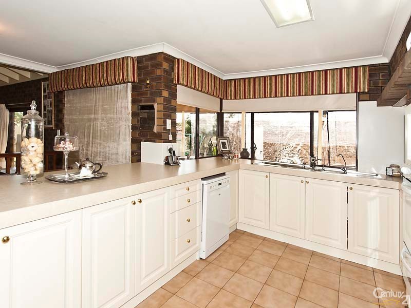 6 Faull Close, Leeming WA 6149