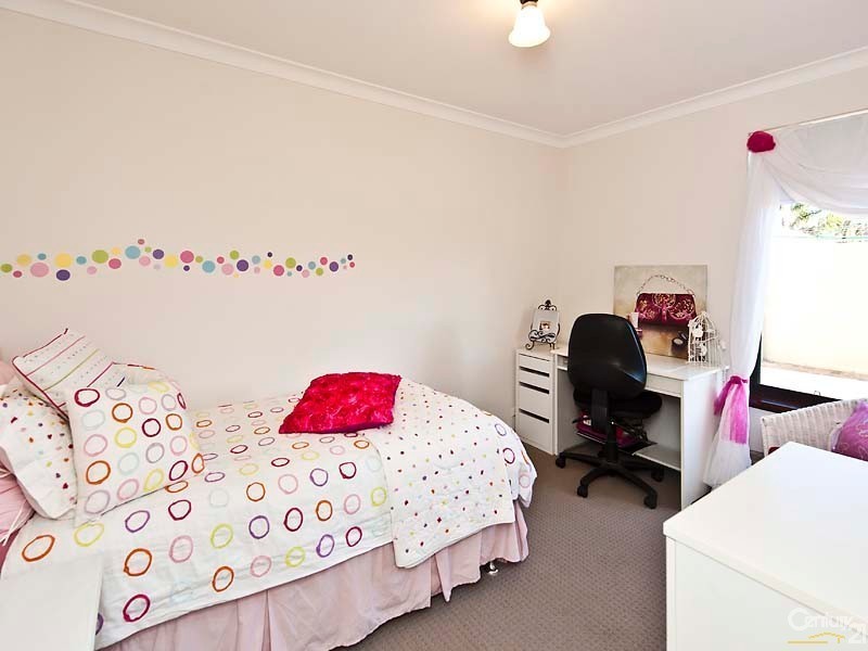 6 Faull Close, Leeming WA 6149