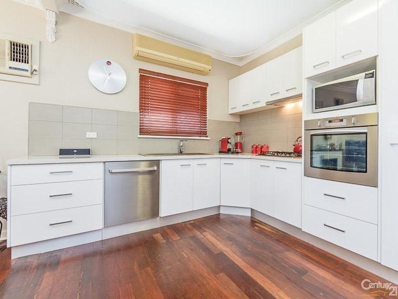 13 Tonbridge Way, Thornlie WA 6108