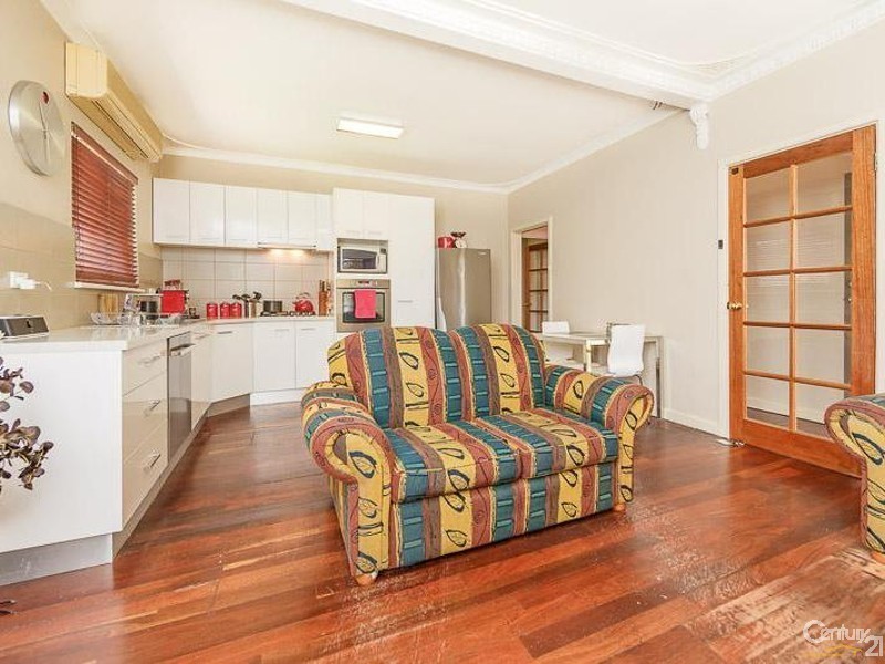 13 Tonbridge Way, Thornlie WA 6108