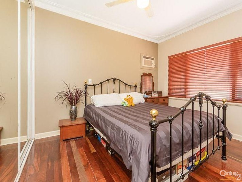 13 Tonbridge Way, Thornlie WA 6108