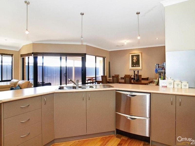 30 Plaistowe Boulevard, Byford WA 6122