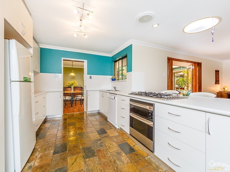 17 Calliandra Place, Roleystone WA 6111