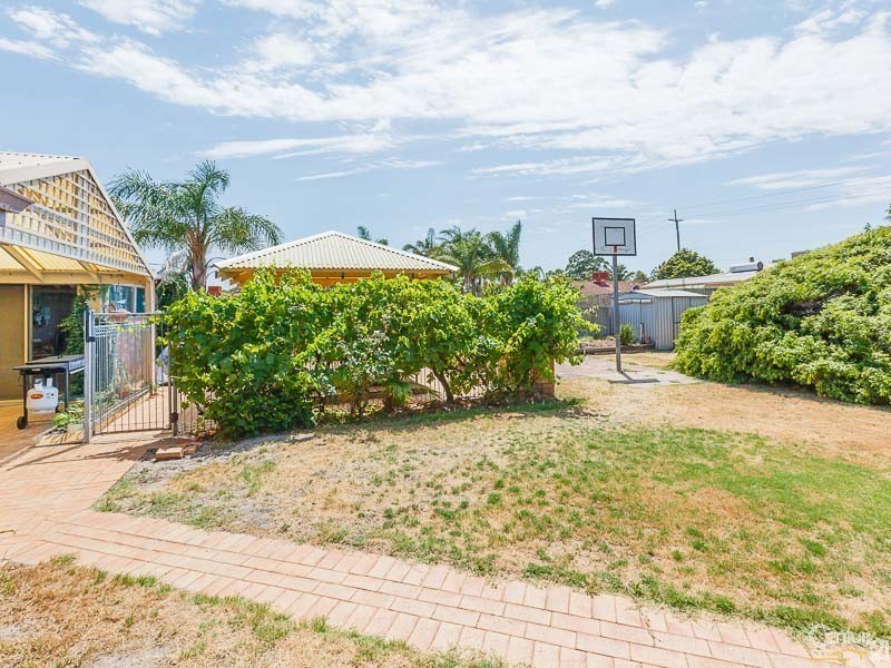 8 Dene Court, Gosnells WA 6110