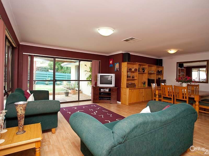 90 Regency Drive, Thornlie WA 6108