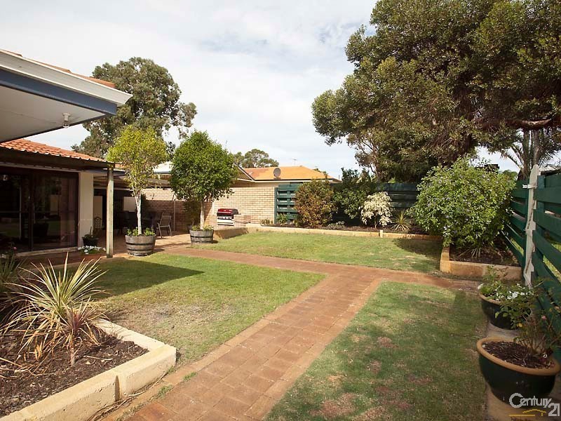 90 Regency Drive, Thornlie WA 6108