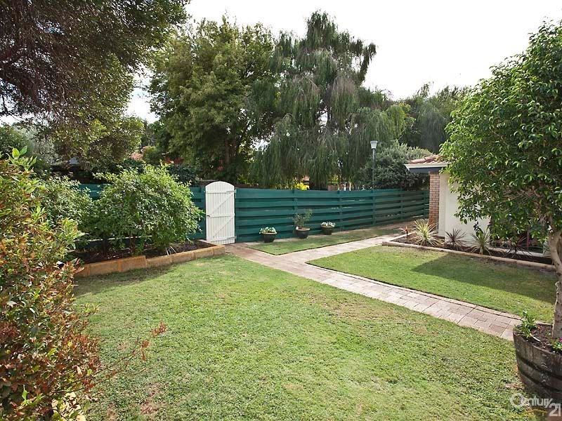 90 Regency Drive, Thornlie WA 6108