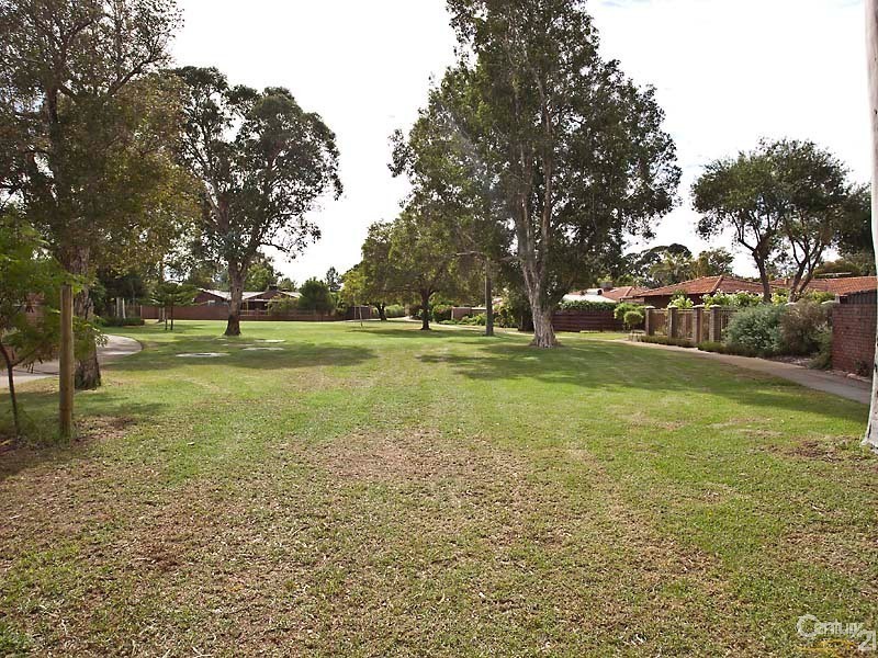 90 Regency Drive, Thornlie WA 6108