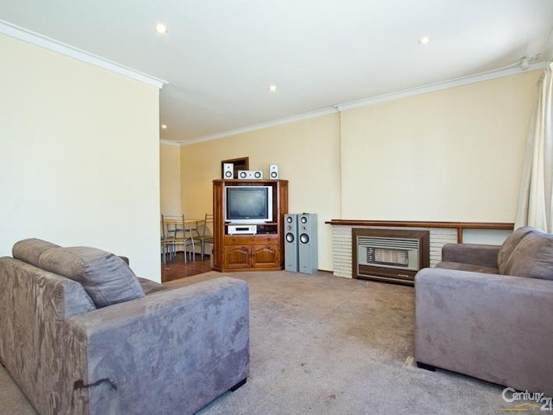 17 Connell Avenue, Kelmscott WA 6111