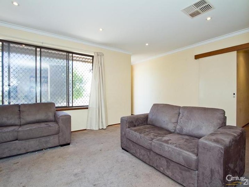 17 Connell Avenue, Kelmscott WA 6111