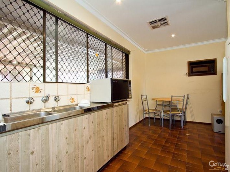 17 Connell Avenue, Kelmscott WA 6111