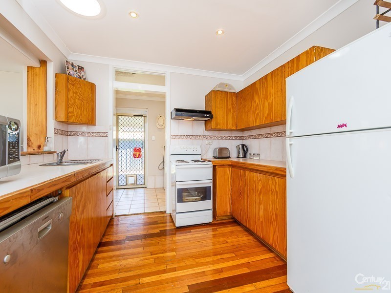 27 Cranwell Street, Thornlie WA 6108