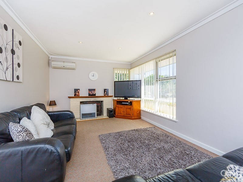 27 Cranwell Street, Thornlie WA 6108