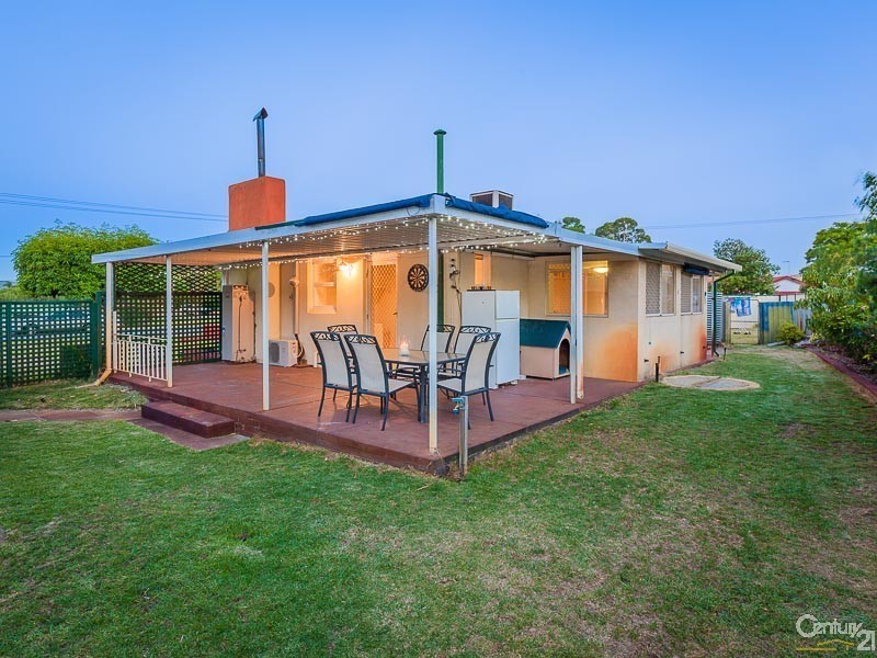 27 Cranwell Street, Thornlie WA 6108