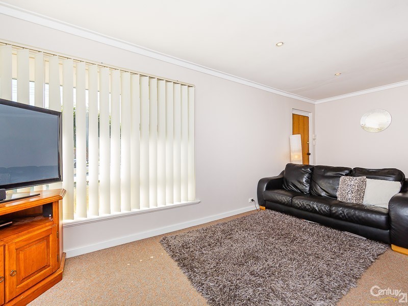 27 Cranwell Street, Thornlie WA 6108