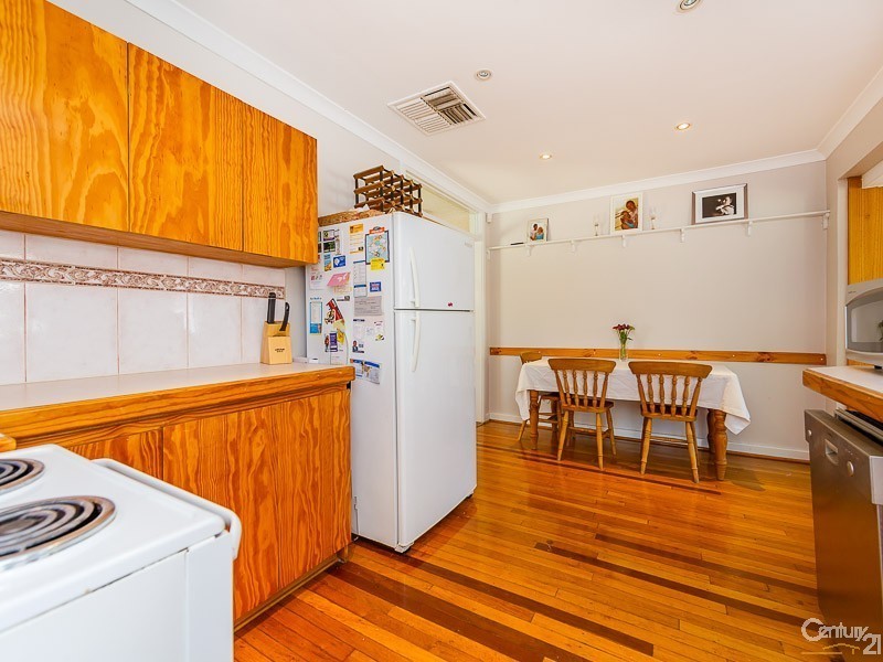 27 Cranwell Street, Thornlie WA 6108