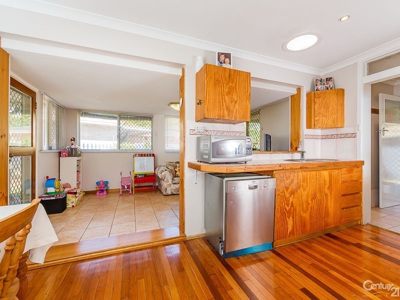 27 Cranwell Street, Thornlie WA 6108