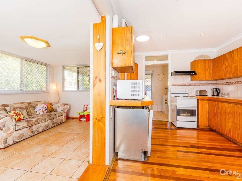 27 Cranwell Street, Thornlie WA 6108