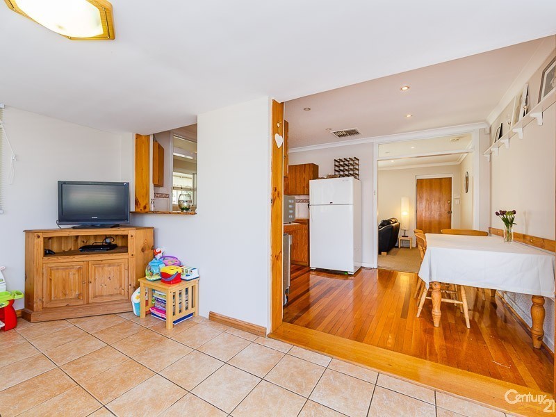 27 Cranwell Street, Thornlie WA 6108