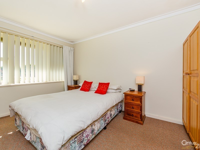 27 Cranwell Street, Thornlie WA 6108