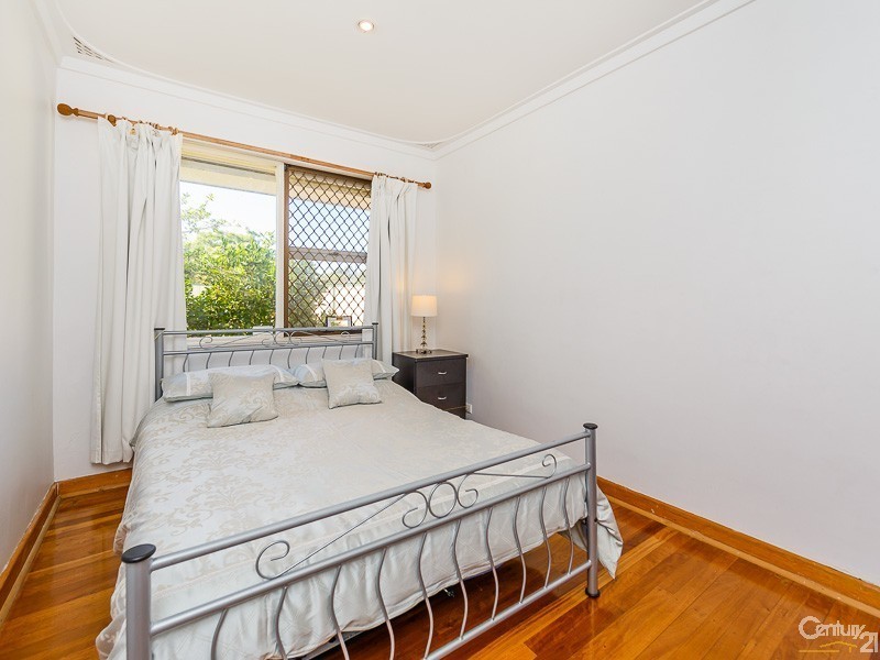 27 Cranwell Street, Thornlie WA 6108