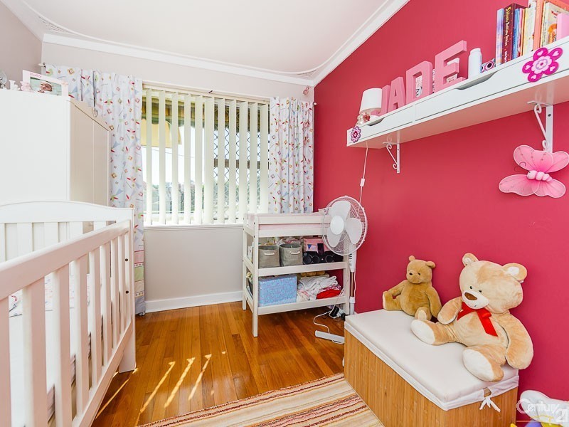 27 Cranwell Street, Thornlie WA 6108