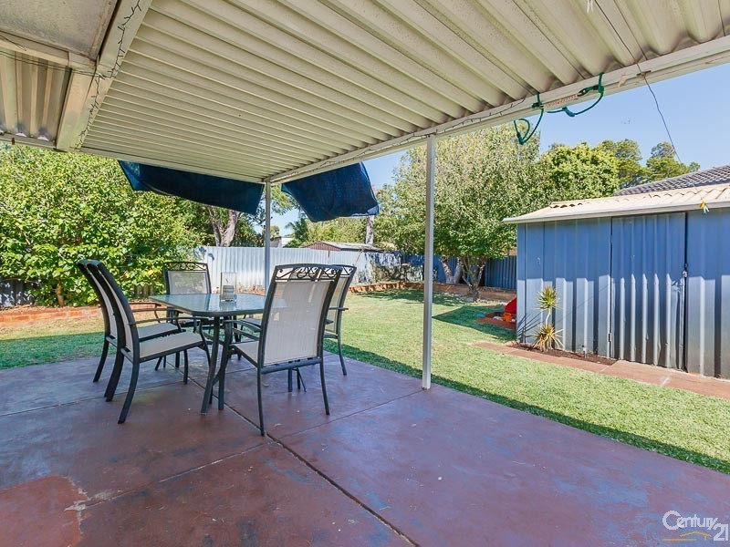 27 Cranwell Street, Thornlie WA 6108