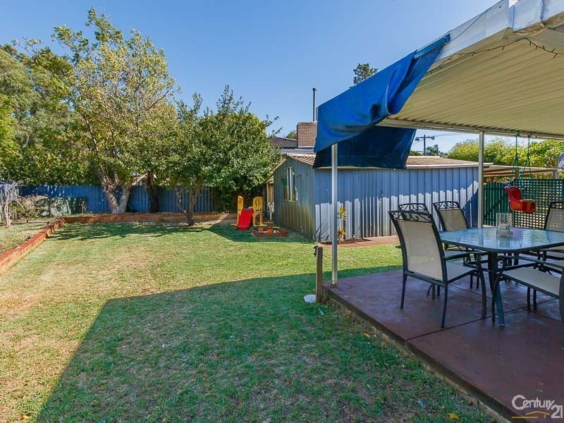 27 Cranwell Street, Thornlie WA 6108