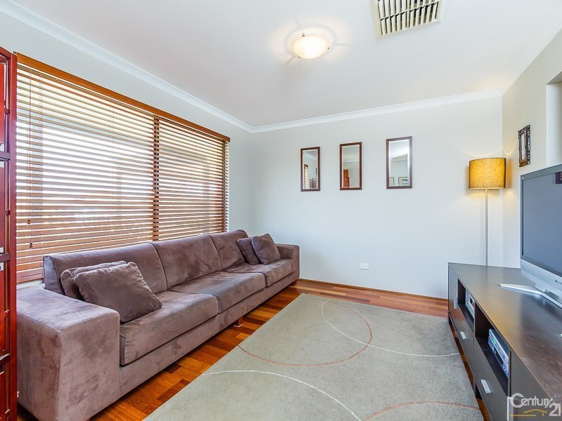 23 St John Road, Wattle Grove WA 6107