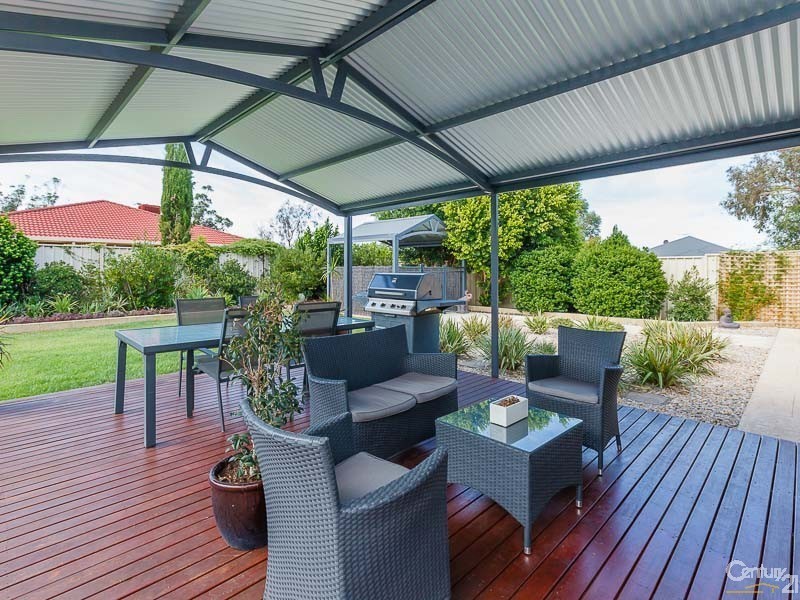 23 St John Road, Wattle Grove WA 6107