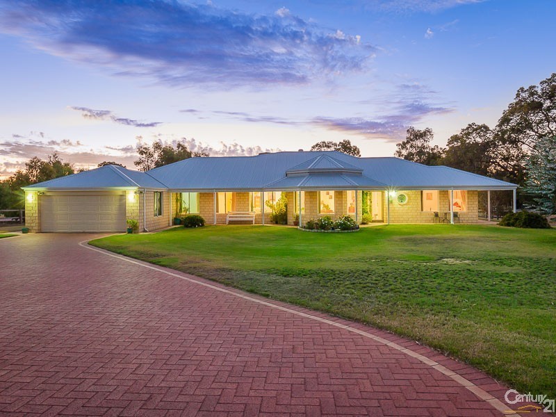10 Bruns Drive, Darling Downs WA 6122