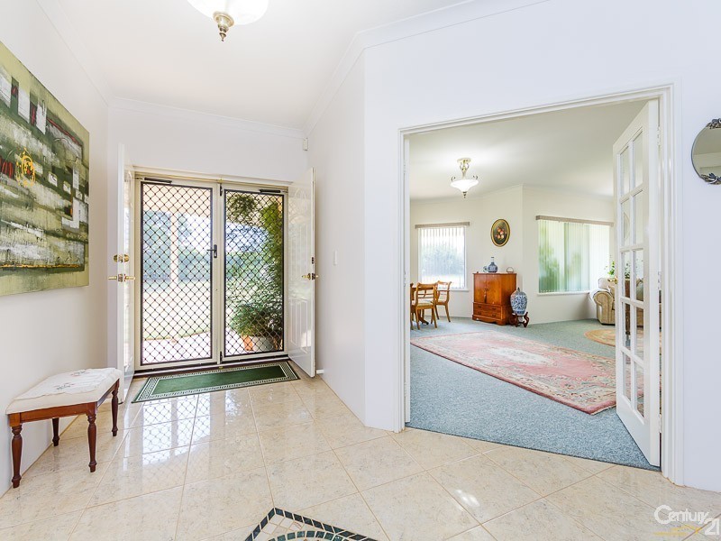 10 Bruns Drive, Darling Downs WA 6122