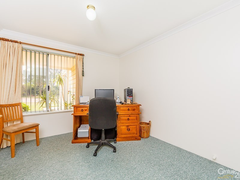 10 Bruns Drive, Darling Downs WA 6122