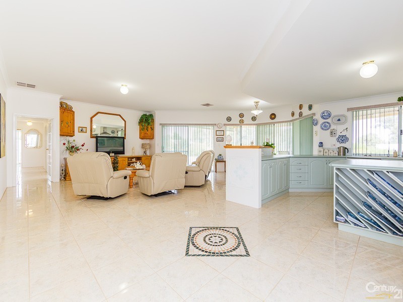 10 Bruns Drive, Darling Downs WA 6122