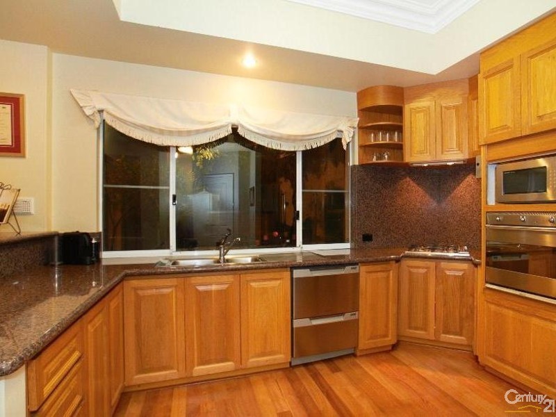 8 Crest Avenue, Mount Pleasant WA 6153