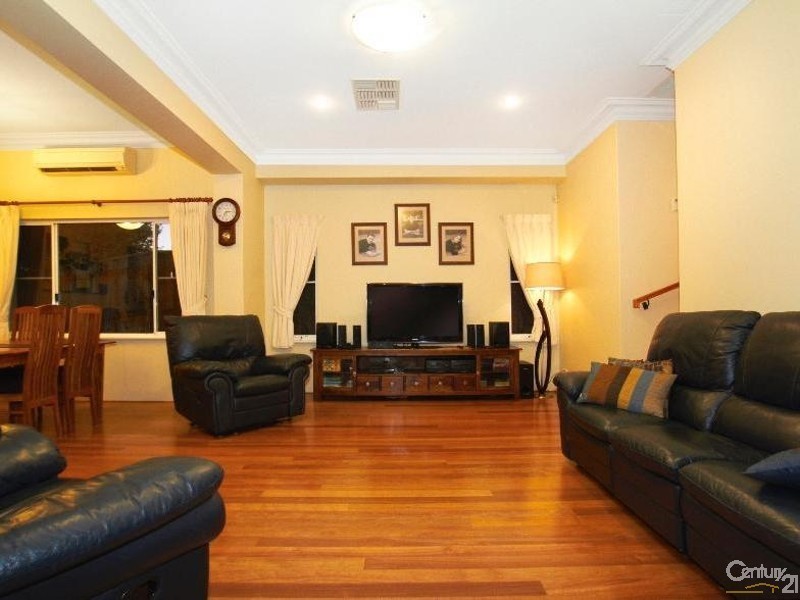 8 Crest Avenue, Mount Pleasant WA 6153