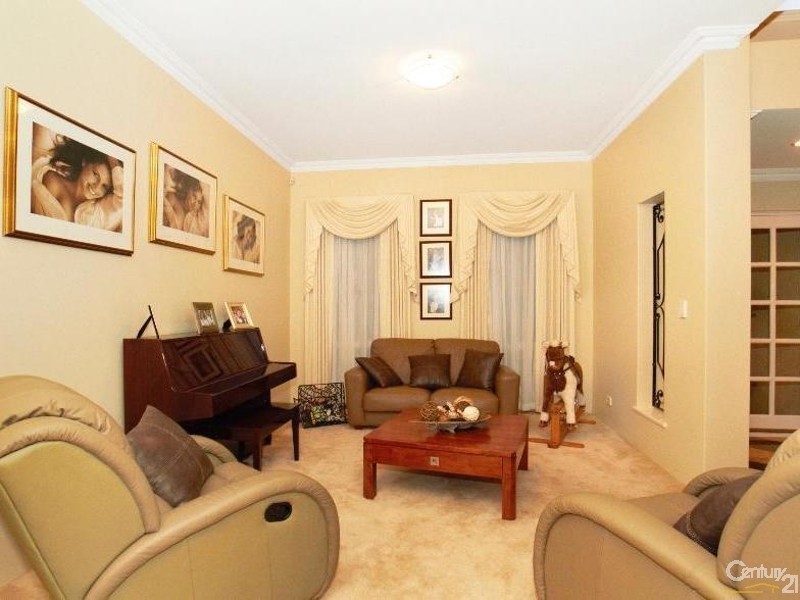 8 Crest Avenue, Mount Pleasant WA 6153