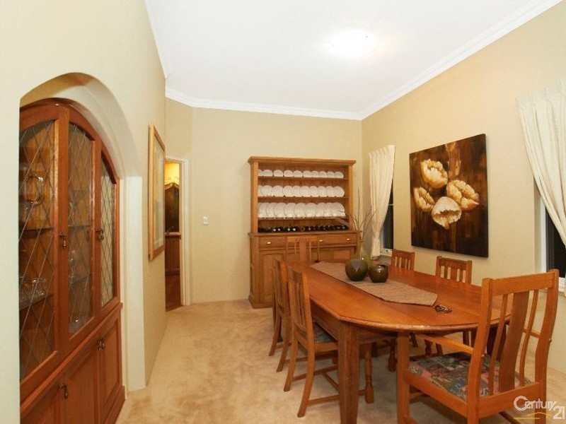 8 Crest Avenue, Mount Pleasant WA 6153