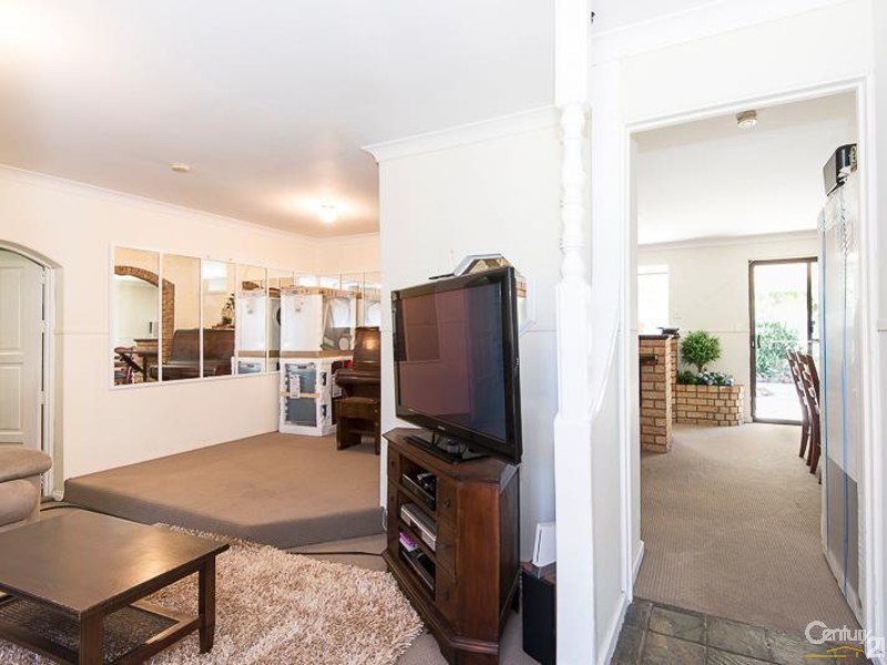 81 Grenadier Drive, Thornlie WA 6108