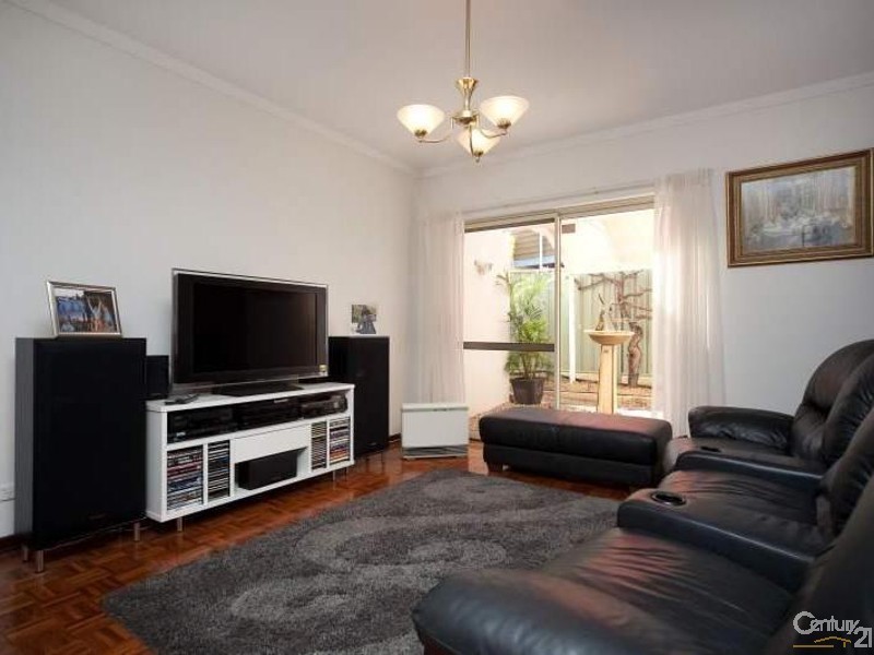 33 Parakeet Way, Coogee WA 6166