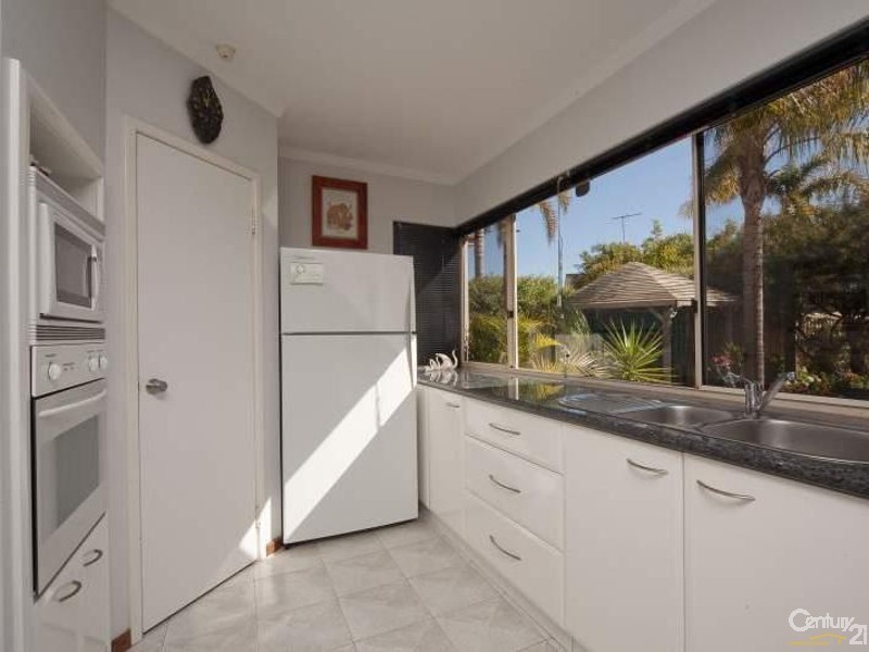 33 Parakeet Way, Coogee WA 6166